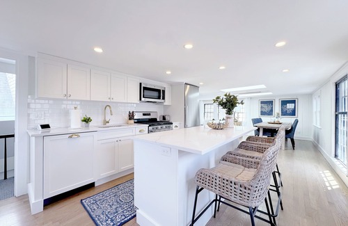 Marblehead Condo | 2-Bed Penthouse with Rooftop Deck in Old Town, Harbor Peeks and Parking