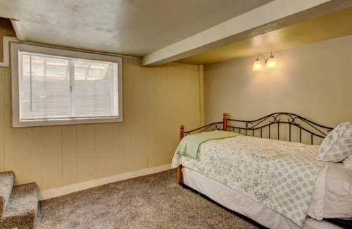 Depot Bench House | 2 bed Pet-Friendly in Great Central Boise location