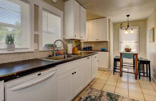 Depot Bench House | 2 bed Pet-Friendly in Great Central Boise location