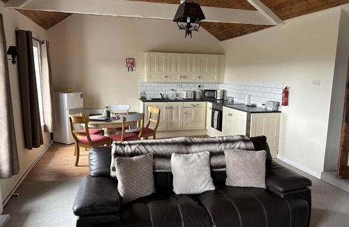 Llanelli Apartment | 2 Bed-sleeps 4-sea View-pet Friendly-parking