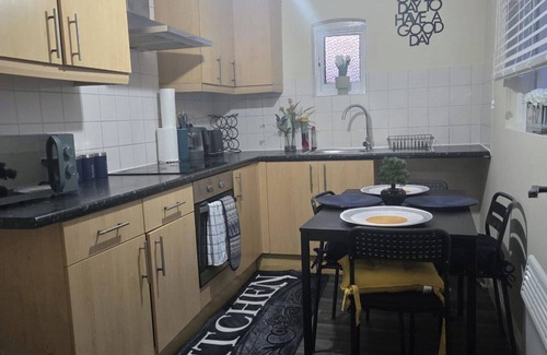 Wolverhampton Apartment | 2 Bed - Sleeps 6 - Private Balcony - City Centre