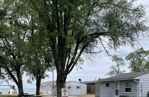 Oscoda Resort | 2 bedroom cottage on lake huron
