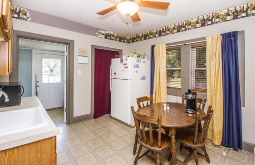 Knoxville House | 2 Bedroom 1 Bath Cottage