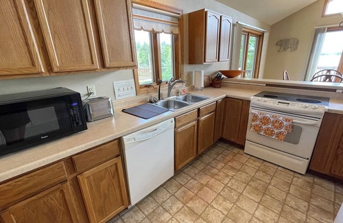 Tomahawk House | 2 bedroom, 1 bath on Lake Moahawksin