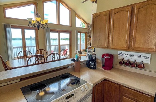 Tomahawk House | 2 bedroom, 1 bath on Lake Moahawksin