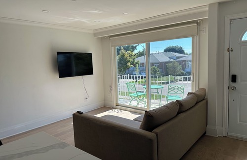 Mississauga House | 2 Bedroom 1 Bathroom house with self check in