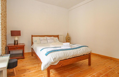 Lanark Apartment | 2 bedroom 1 bath apartment close to Lanark
