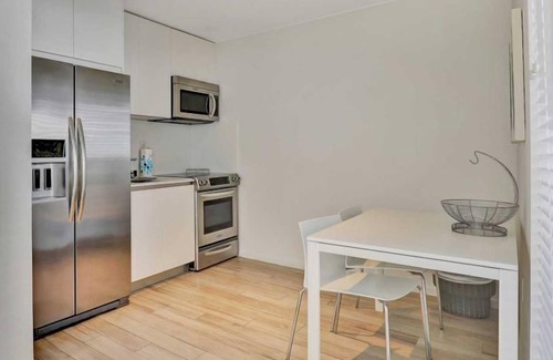Key Biscayne Apartment | 2 Bedroom 1 Queen- 2 Twins