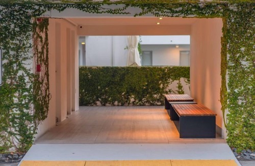 Key Biscayne Apartment | 2 Bedroom 1 Queen- 2 Twins
