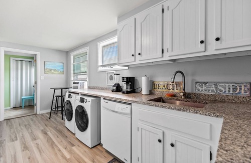 Old Orchard Beach Apartment | 2 bedroom, 2 bath ocean view, direct beach access!