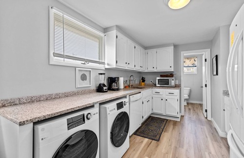 Old Orchard Beach Apartment | 2 bedroom, 2 bath ocean view, direct beach access!