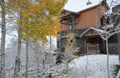 Granby Condo | 2 bedroom 2 bath Corner Condo, Shared Hot Tub, 100 yds To Slope, sleeps 6