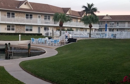 Marco Island Condo | 2 bedroom 2 bath Marco Inn Villas on water in Olde Marco Island Nov 22-Dec 2025