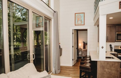 Tracy City House | 2 Bedroom-/ 2 Bath Sweet Retreat at Waters Edge / With Loft and Hot Tub