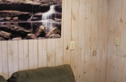 Southcrest Cabin | 2 bedroom 2 bathroom…sleeps 10 with spectacular views