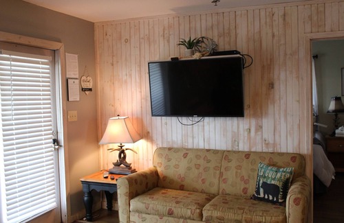 Southcrest Cabin | 2 bedroom 2 bathroom…sleeps 10 with spectacular views