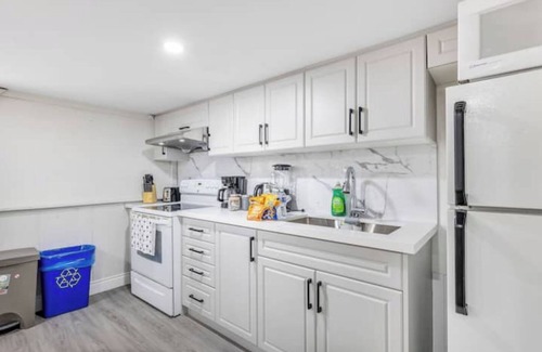 Durham Region House | 2 BEDROOM 2 BATHROOM Basement Haven Opulent Oasis!