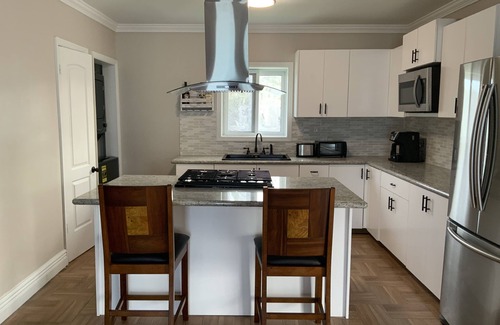Steventon House | 2 bedroom 2 bathroom beach house, beach right at your door steps,