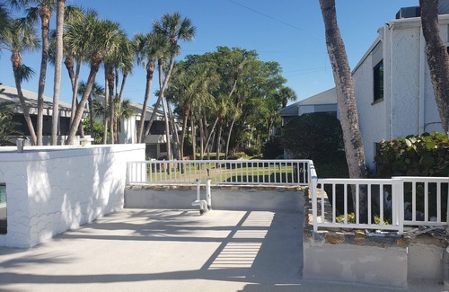 Nokomis Condo | 2 BEDROOM/2 BATHROOM CONDO WITH BEACH ACCESS FOR REMAINDER OF 2022