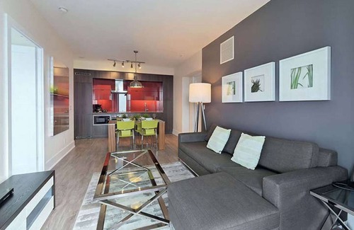 Toronto Entertainment District Apartment | 2 Bedroom/2 Bathroom Suite