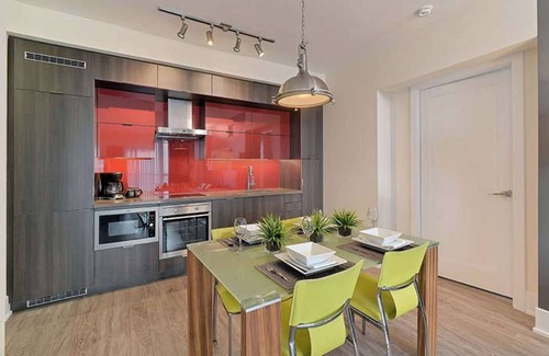 Toronto Entertainment District Apartment | 2 Bedroom/2 Bathroom Suite