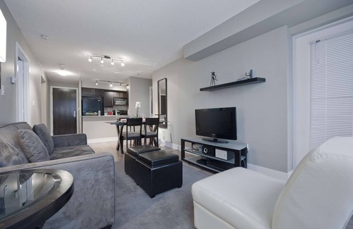 Toronto Entertainment District Apartment | 2 Bedroom/2 Bathroom Suite