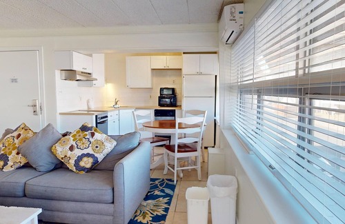 North End Apartment | 2 Bedroom 2 Bathroom Apartment (200)
