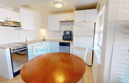 North End Apartment | 2 Bedroom 2 Bathroom Apartment (200)