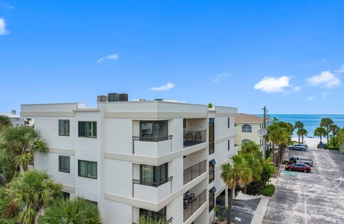 Indian Rocks Beach Condo | 2-bedroom 2 bath condo in beautiful Indian Rocks Beach with ocean view.