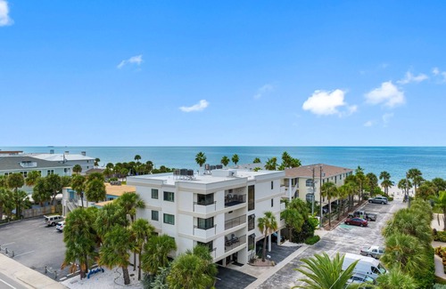 Indian Rocks Beach Condo | 2-bedroom 2 bath condo in beautiful Indian Rocks Beach with ocean view.