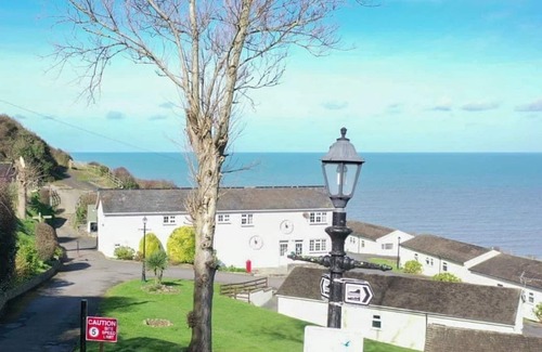 Aberaeron Ski Chalet | 2 bedroom accommodation in Gilfach-Yr-Halen