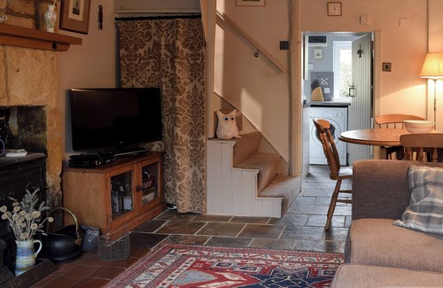 Bourton-on-the-Hill Cottage | 2 bedroom accommodation in Bourton-on-the-Hill, near Moreton-in-Marsh