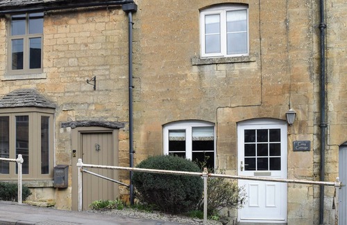 Bourton-on-the-Hill Cottage | 2 bedroom accommodation in Bourton-on-the-Hill, near Moreton-in-Marsh