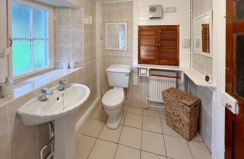 Whitland Cottage | 2 bedroom accommodation in Henllan-Amgoed