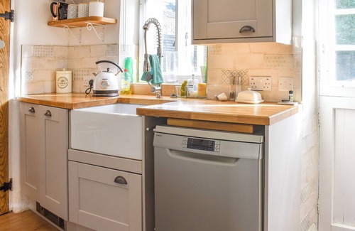 Bognor Regis Cottage | 2 bedroom accommodation in Bognor Regis