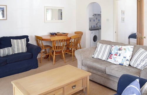 Salcombe Cottage | 2 bedroom accommodation in Herbert Road