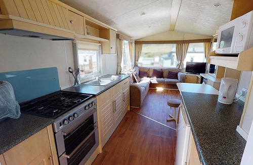 Aberystwyth House | 2 bedroom accommodation in Clarach Bay, Nr Aberystwyth