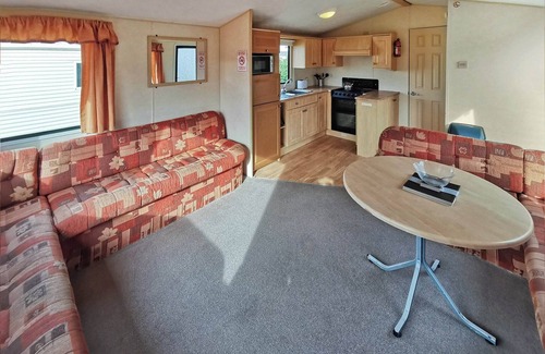 Aberystwyth House | 2 bedroom accommodation in Clarach Bay, Nr Aberystwyth
