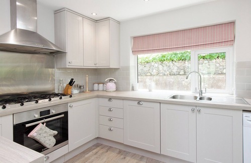 Salcombe Cottage | 2 bedroom accommodation in Knowle Road