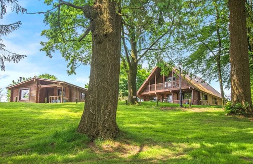 Pentrefelin Ski Chalet | 2 bedroom accommodation in Llandeilo, Nr Carmarthen