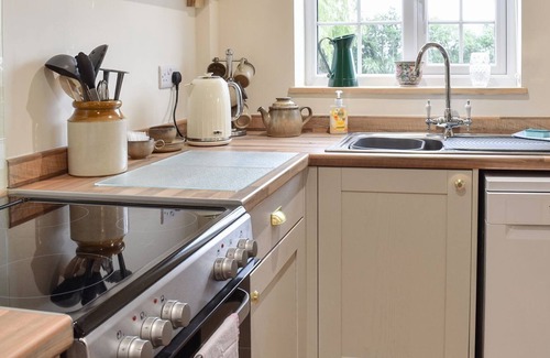 Swadlincote Cottage | 2 bedroom accommodation in Chilcote