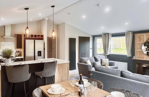 Pershore Ski Chalet | 2 bedroom accommodation in Pershore