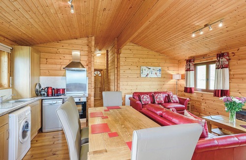 Caersws Ski Chalet | 2 bedroom accommodation in Llandinam, Powys