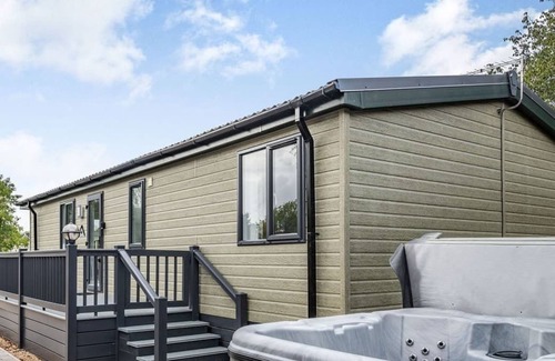 Yaxham Cabin | 2 bedroom accommodation in Yaxham, Dereham