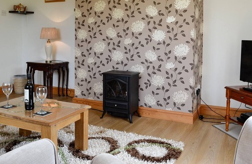 Llanrwst Cottage | 2 bedroom accommodation in Maenan, near Llanrwst