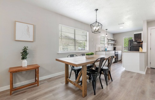 Villa West House | 2 Bedroom Aggie Game Day Rental