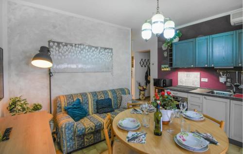Piano di Mommio Apartment | 2 Bedroom Amazing Apartment In Piano Di Mommio