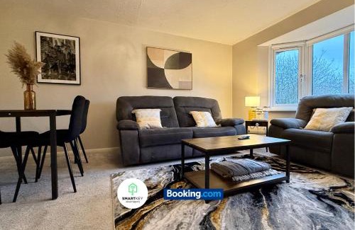 Woking Apartment | 2 Bedroom Ap Close to Woking town with Free Parking