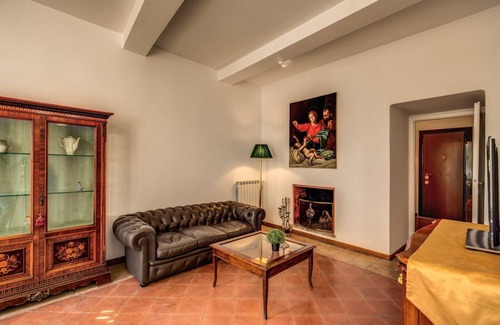 Rione VII Regola Apartment | 2 bedroom apartment at Via Giulia with exclusive view of Palazzo Spada courtyard and Ponte Sisto.