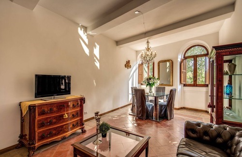 Rione VII Regola Apartment | 2 bedroom apartment at Via Giulia with exclusive view of Palazzo Spada courtyard and Ponte Sisto.
